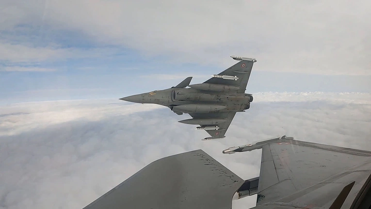 Myśliwiec Dassault Rafale B francuskich sił powietrznych w polskiej przestrzeni powietrznej podczas ćwiczeń w ramach operacji NATO Wschodnia Straż.