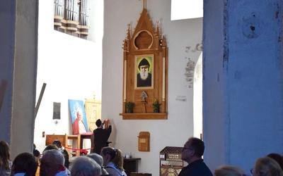 W bocznym ołtarzu kościoła św. Katarzyny znajdują się relikwie mnicha. Każdego 22. dnia miesiąca gromadzą się tu wierni na Eucharystii i adoracji, powierzając swoje intencje.