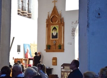 W bocznym ołtarzu kościoła św. Katarzyny znajdują się relikwie mnicha. Każdego 22. dnia miesiąca gromadzą się tu wierni na Eucharystii i adoracji, powierzając swoje intencje.