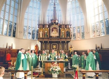 Jubileusz  powrotu zakonników świętowano w kościele przy ul. Leśnej w niedzielę 28 września. Uroczysta Eucharystia pod przewodnictwem bp. Piotra Przyborka, festyn parafialny i koncert zgromadziły mieszkańców, dawnych parafian i gości.