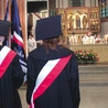 W Eucharystii wzięło udział środowisko uczelni wraz z pocztem sztandarowym. 