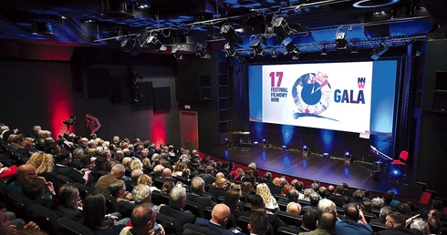 Wypełniona publicznością  sala GCF.