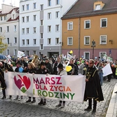 Było radośnie i kolorowo, z muzyką, balonami i tańcem, dopisała nawet pogoda.