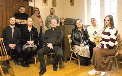 – To zajęcia  dla ludzi, którzy nie mają przygotowania, a chcieliby służyć jako organiści w kościołach, i dla tych, którzy już pracują, a chcieliby podwyższyć swoje kwalifikacje  – mówi ks. Andrzej Zarzycki.