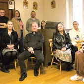 – To zajęcia  dla ludzi, którzy nie mają przygotowania, a chcieliby służyć jako organiści w kościołach, i dla tych, którzy już pracują, a chcieliby podwyższyć swoje kwalifikacje  – mówi ks. Andrzej Zarzycki.