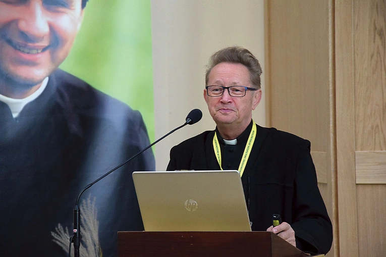 Jednym z prelegentów był ks. Jacek Kucharski.