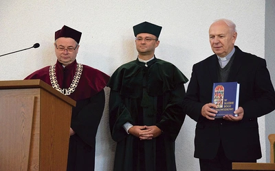 Od lewej: ks. W. Przygoda, ks. Wojciech Wojtyła i ks. S. Łabendowicz.