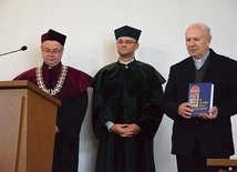 Od lewej: ks. W. Przygoda, ks. Wojciech Wojtyła i ks. S. Łabendowicz.