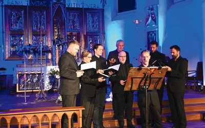 Zespół Jerycho zaprezentował śpiewy liturgii koronacyjnej z czasów Bolesława Chrobrego.