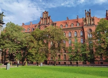  Od obecnego roku akademickiego ponownie archidiecezja wrocławska przygotowuje sama alumnów. Diecezje legnicka i świdnicka zorganizowały swoje seminaria osobno.