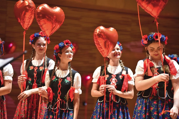 Symboliczne serduszka były znakiem wdzięczności dla kolejnego pokolenia śpiewaczek. 