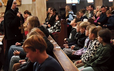 Modlitwy odbywają się od poniedziałku do piątku o godz. 17. A jak wyglądają u Was? Czekamy na relacje: zgg@gosc.pl.
