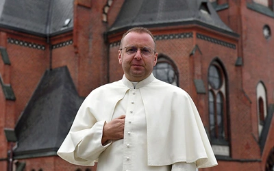 – Zainteresowania bliskie mojemu sercu to muzyka, historia i sztuka sakralna. Jednak moją największą pasją zawsze pozostaje spotkanie z człowiekiem: w konfesjonale, przy ołtarzu, w rozmowie duszpasterskiej czy podczas spaceru z psem. Tam, gdzie serce spotyka serce, zaczyna działać łaska Boża. Patrząc wstecz, mogę powiedzieć tylko jedno: wszystko jest łaską – podkreśla proboszcz i przeor z Drezdenka.