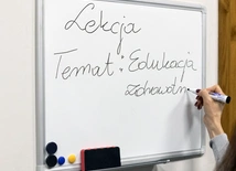 W największych miastach z edukacji zdrowotnej wypisana ponad połowa uczniów