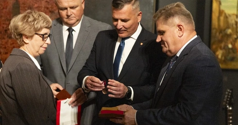 Brązowy Medal "Zasłużony Kulturze Gloria Artis" za szczególne zasługi dla kultury wręczono Urszuli Sierszyńskiej-Rogólskiej.