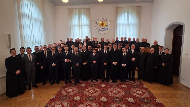 Wspólne grupowe zdjęcie uczestników inauguracji roku.