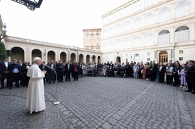 Leon XIV podczas spotkania z duszapsterzami Latynosów