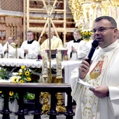 Główny przewodnik pieszej pielgrzymki w czasie jednego z epilogów.