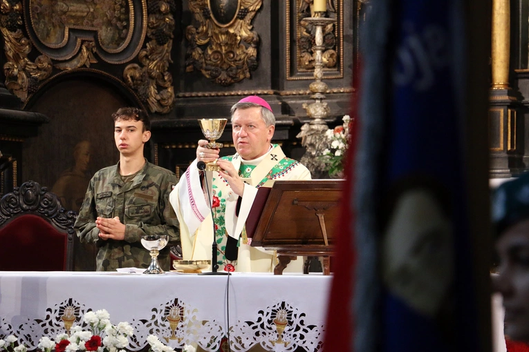 Ślubowanie w KLO w Henrykowie - rok szkolny 2025/2026