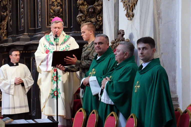 Ślubowanie w KLO w Henrykowie - rok szkolny 2025/2026