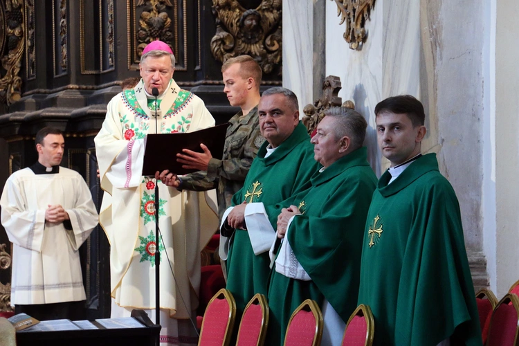 Ślubowanie w KLO w Henrykowie - rok szkolny 2025/2026