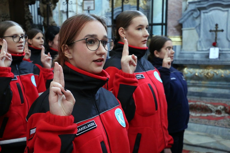 Ślubowanie w KLO w Henrykowie - rok szkolny 2025/2026