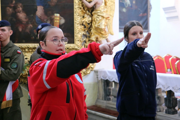 Ślubowanie w KLO w Henrykowie - rok szkolny 2025/2026