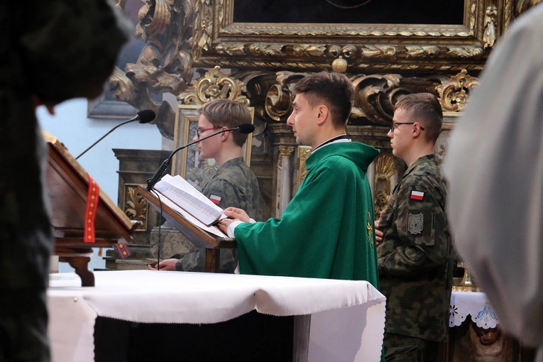 Ślubowanie w KLO w Henrykowie - rok szkolny 2025/2026