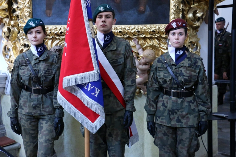 Ślubowanie w KLO w Henrykowie - rok szkolny 2025/2026