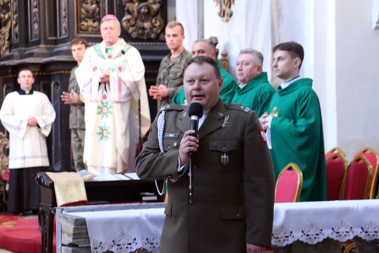 Ślubowanie w KLO w Henrykowie - rok szkolny 2025/2026