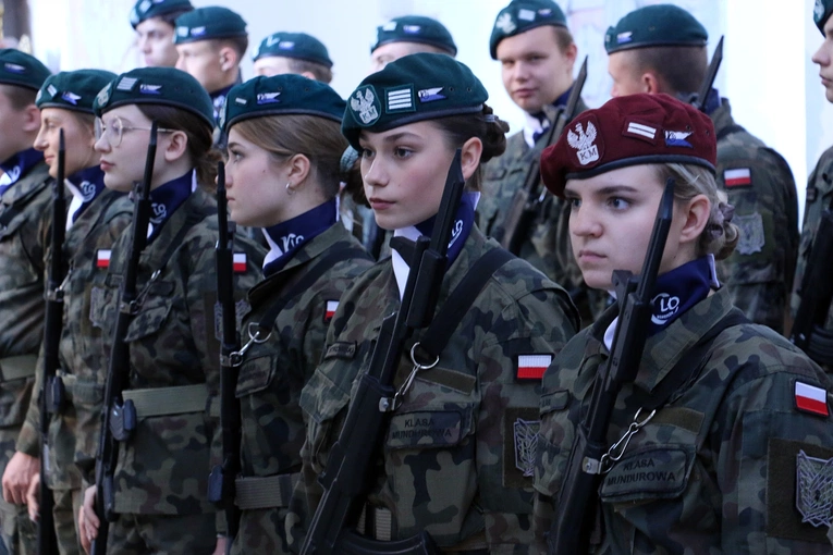 Ślubowanie w KLO w Henrykowie - rok szkolny 2025/2026