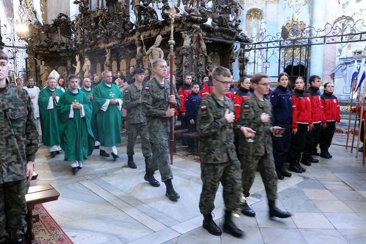 Ślubowanie w KLO w Henrykowie - rok szkolny 2025/2026