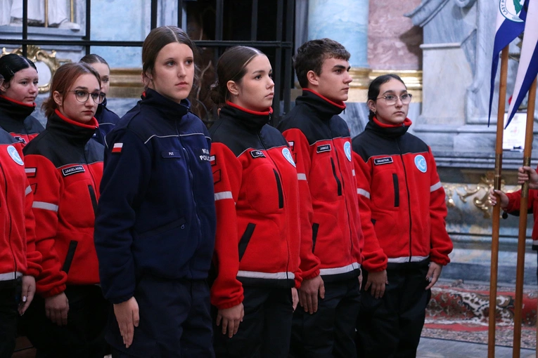 Ślubowanie w KLO w Henrykowie - rok szkolny 2025/2026