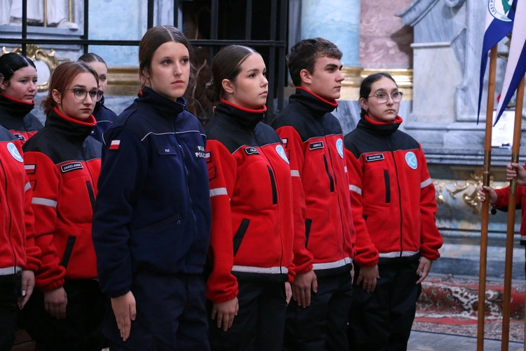 Ślubowanie w KLO w Henrykowie - rok szkolny 2025/2026