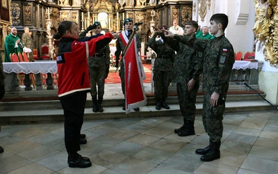 O rycerzu nie świadczy miecz, a o żołnierzu broń - ślubowanie w KLO w Henrykowie