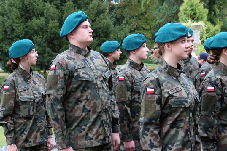 Ślubowanie w KLO w Henrykowie - rok szkolny 2025/2026