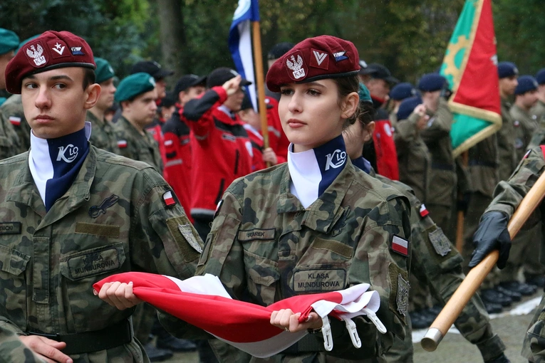 Ślubowanie w KLO w Henrykowie - rok szkolny 2025/2026