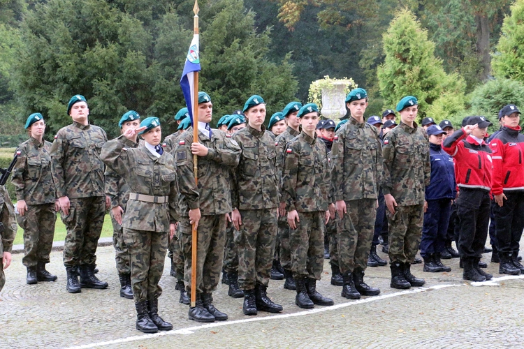 Ślubowanie w KLO w Henrykowie - rok szkolny 2025/2026