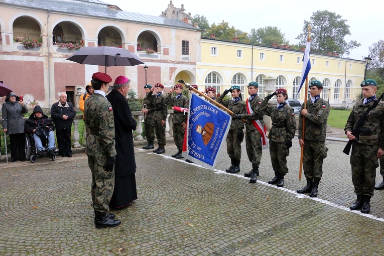 Ślubowanie w KLO w Henrykowie - rok szkolny 2025/2026