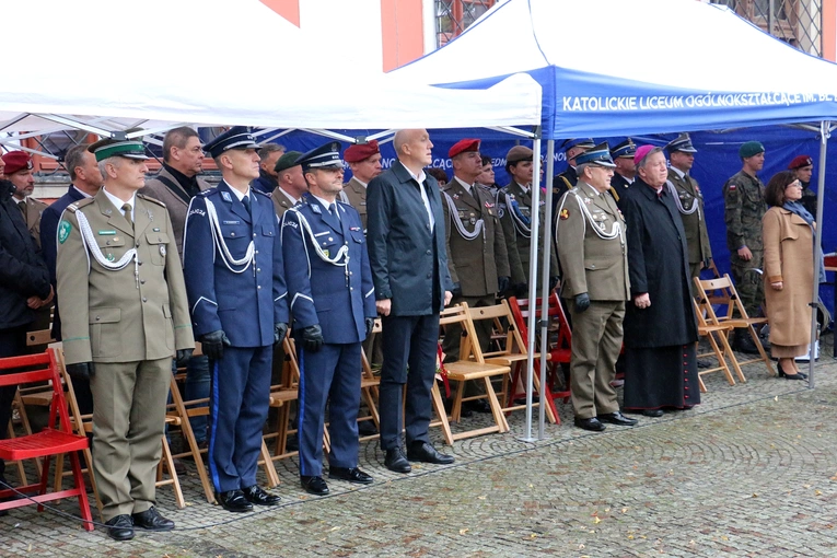 Ślubowanie w KLO w Henrykowie - rok szkolny 2025/2026