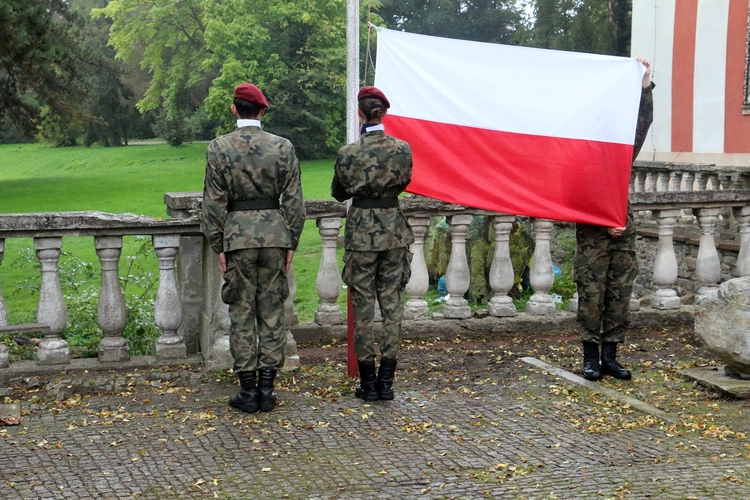 Ślubowanie w KLO w Henrykowie - rok szkolny 2025/2026