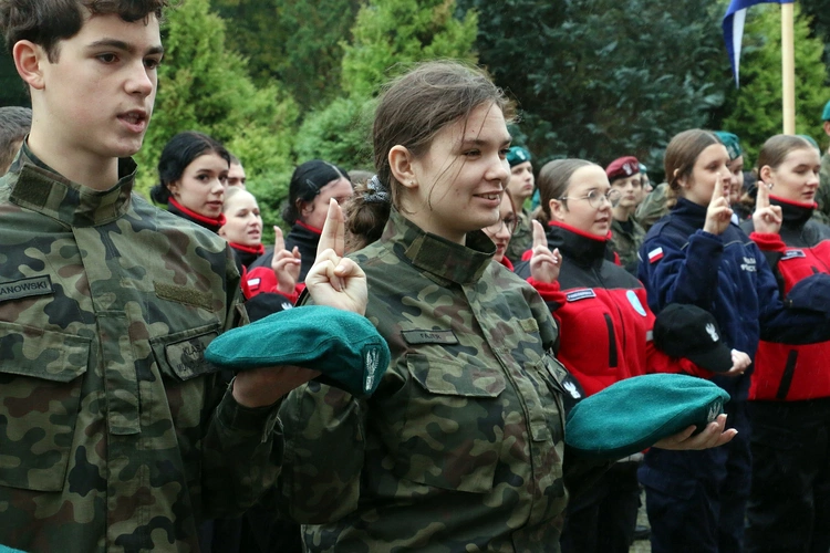 Ślubowanie w KLO w Henrykowie - rok szkolny 2025/2026