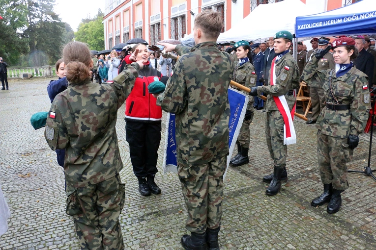 Ślubowanie w KLO w Henrykowie - rok szkolny 2025/2026