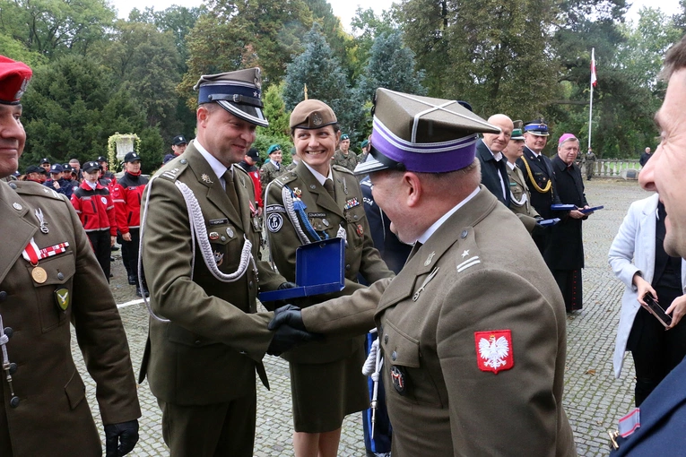 Ślubowanie w KLO w Henrykowie - rok szkolny 2025/2026