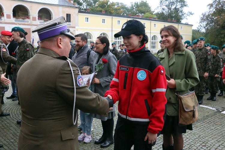 Ślubowanie w KLO w Henrykowie - rok szkolny 2025/2026