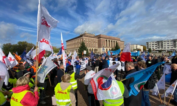 Dąbrowa Górnicza. Pikieta związkowców w obronie hutnictwa i koksownictwa
