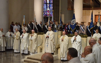 Abp Przybylski do wspólnot maryjnych: Niech tej więzi z Kościołem nic i nikt wam nie rozerwie