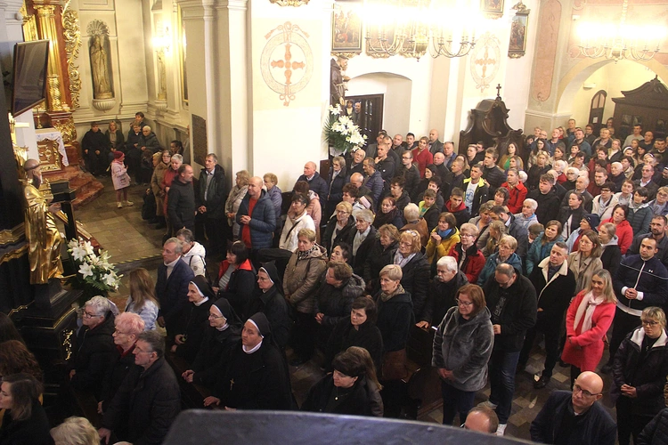 Tuchów. Październikowe czuwanie o powołanie