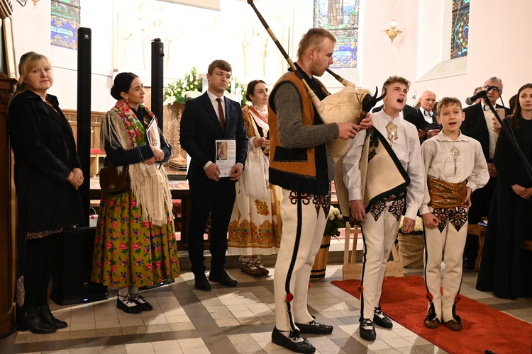Z koncertami i konkursami