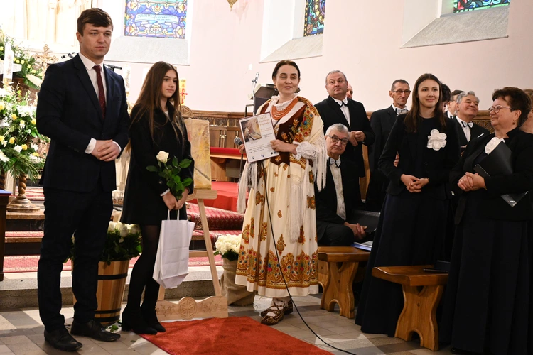 Z koncertami i konkursami